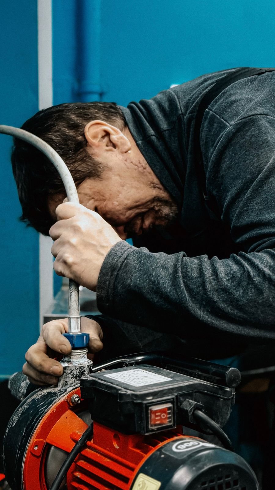 Plumber servicing a residential water heater on the TrueFlow Plumbing website
